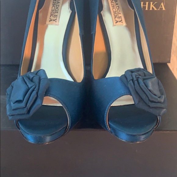Badgley Mischka Frank Aqua Blue Satin heel rosette formal event US 9 - Picture 4 of 8